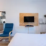 Le Festif Splendide Studio Avec Loggia Au Carre D\'Or, Une Joie Speciale Pour Deux