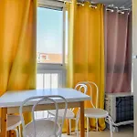Le Festif Splendide Studio Avec Loggia Au Carre D\'Or, Une Joie Speciale Pour Deux